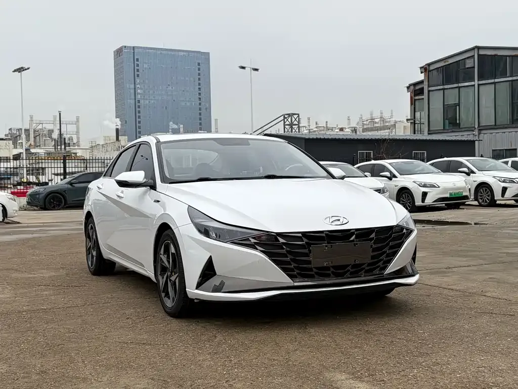 Hyundai Elantra — фото 7
