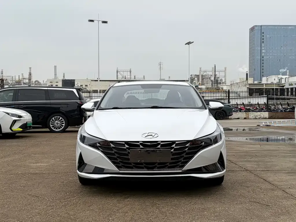 Hyundai Elantra — фото 8