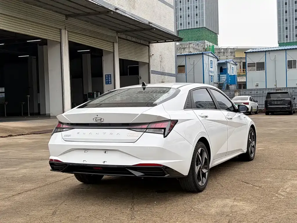 Hyundai Elantra — фото 6
