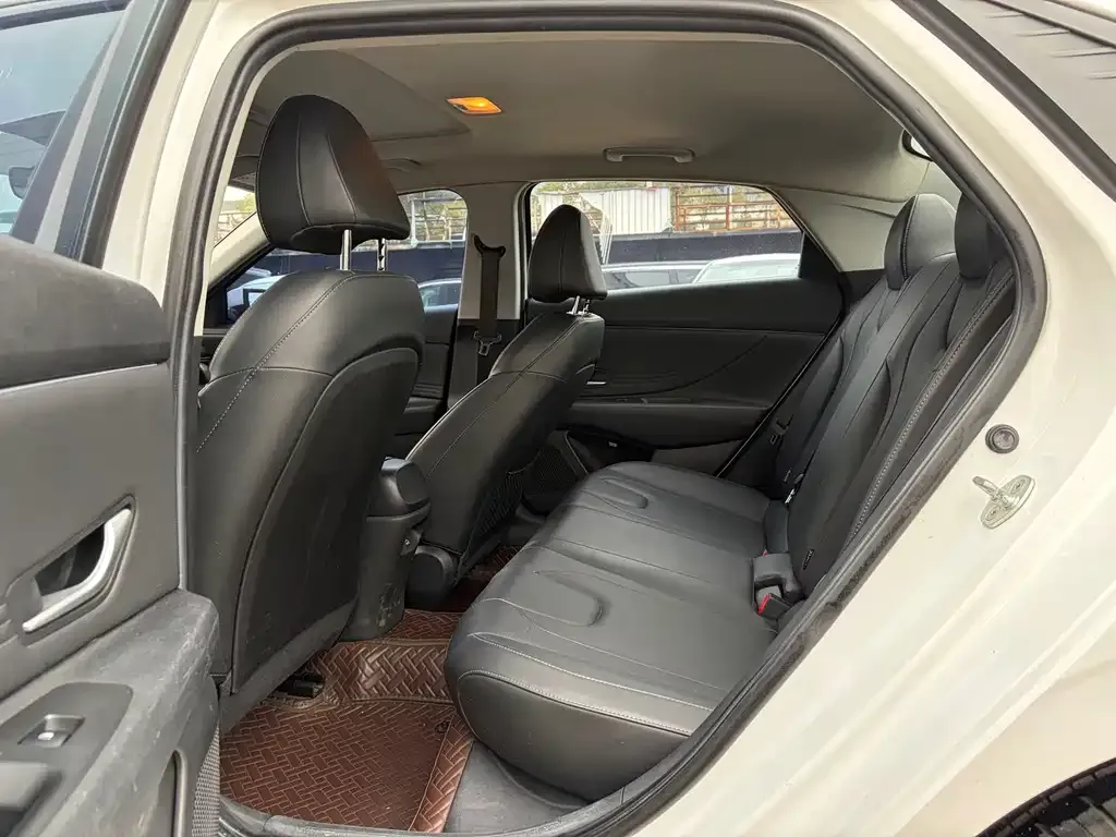 Hyundai Elantra — фото 2