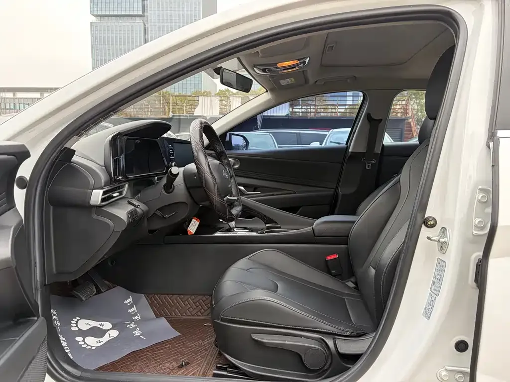 Hyundai Elantra — фото 4