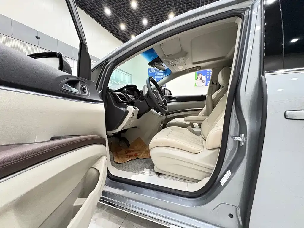 Buick GL8 2023 из CN, фото 9