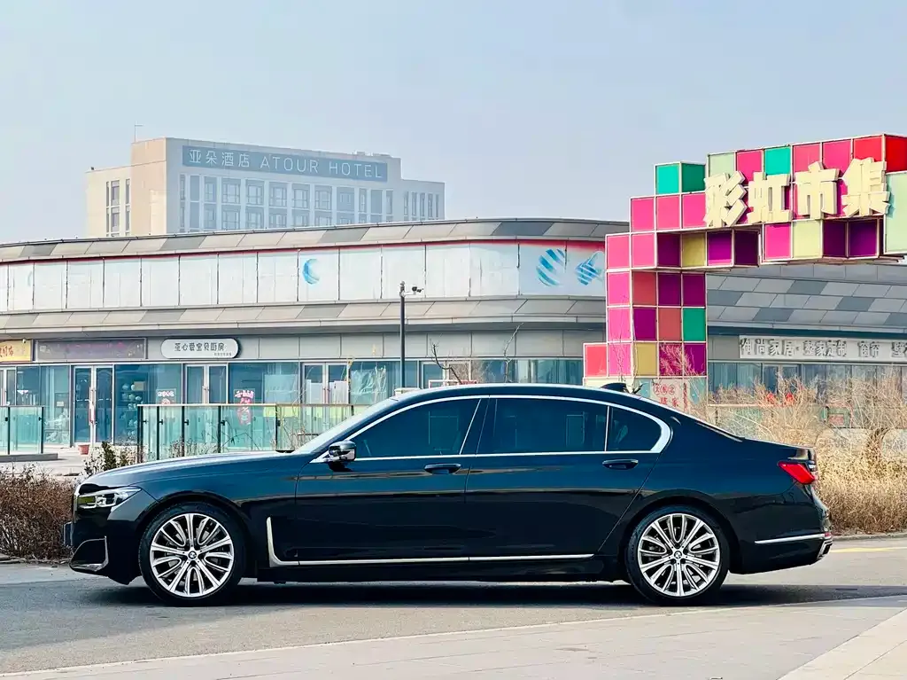 BMW 7 Series — фото 10