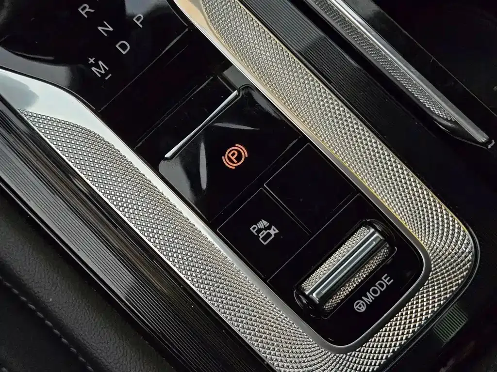 Hongqi H5 — фото 4