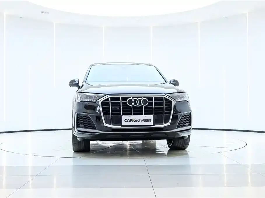 Audi Q7 2024 из CN, фото 2
