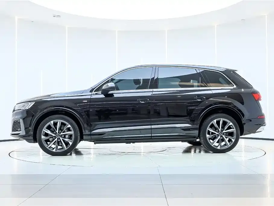 Audi Q7 2024 из CN, фото 8