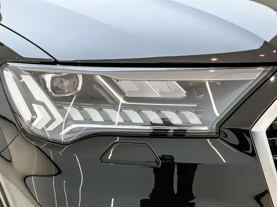 Audi Q7 2024 из CN, фото 9