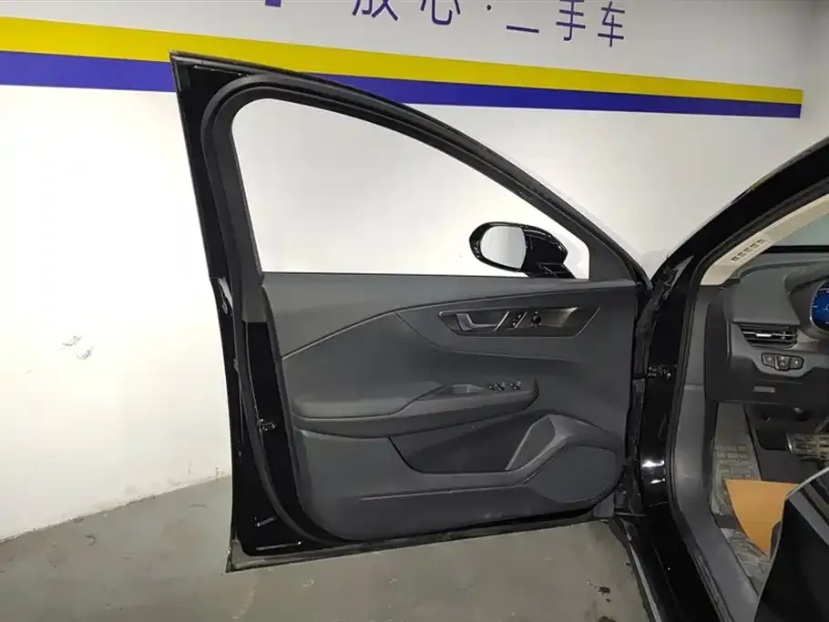 Hongqi E-QM5 — фото 4