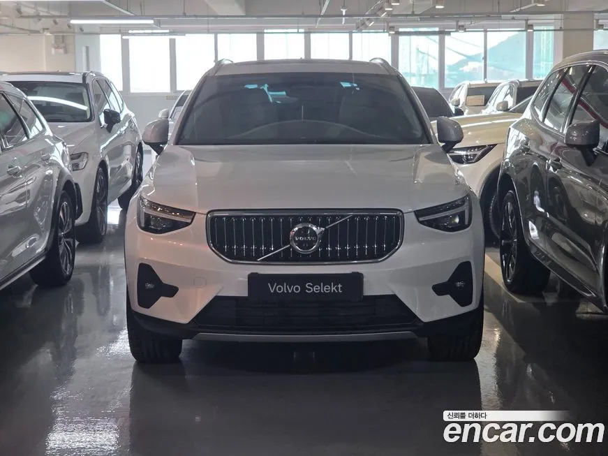 Volvo XC40 — фото 1