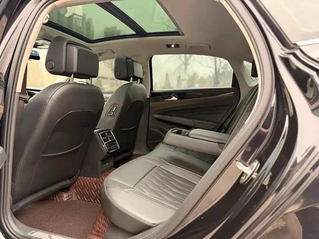 Volkswagen Passat 2021 из CN, фото 2