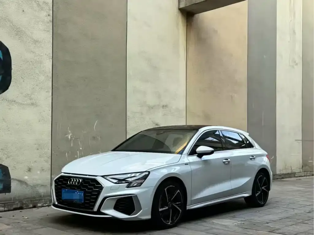 Audi A3 2023 из CN, фото 1