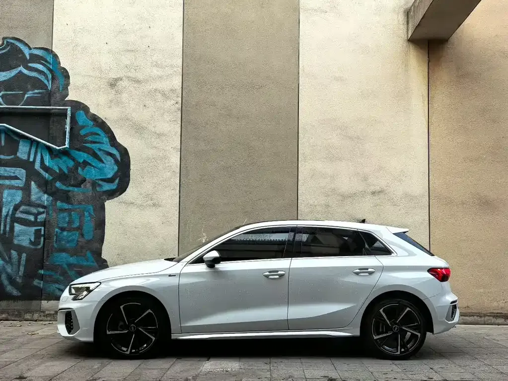Audi A3 2023 из CN, фото 4