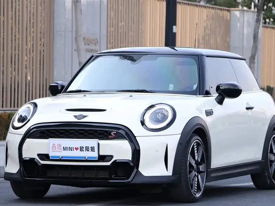 MINI Cooper (3-door) 2023 из CN, фото 1