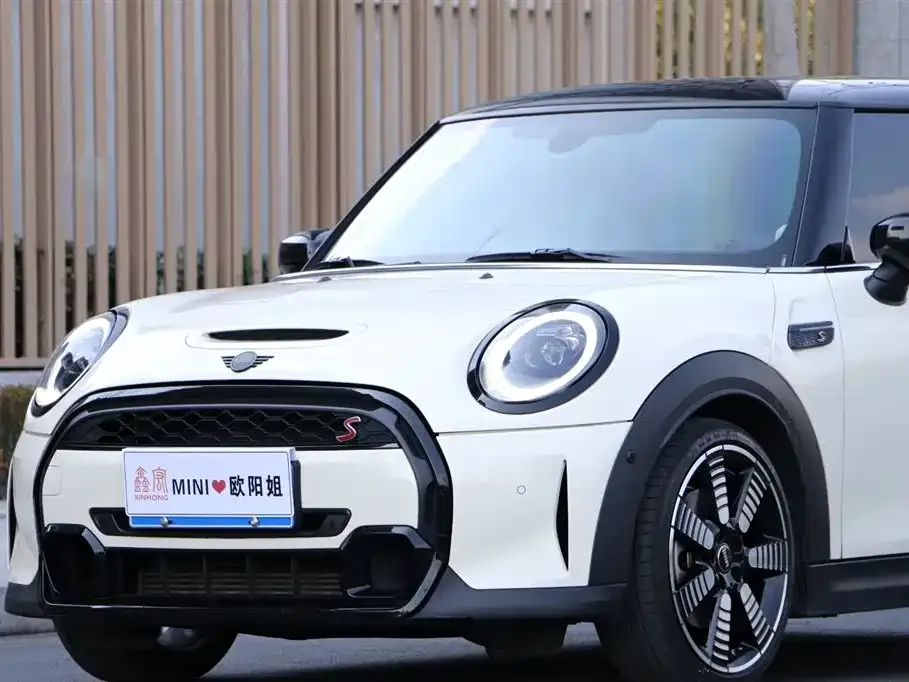 MINI Cooper (3-door) 2023 из CN, фото 2