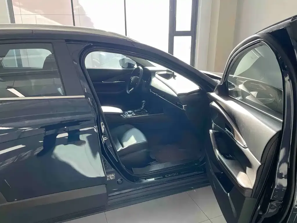 Mazda CX-30 2022 из CN, фото 10