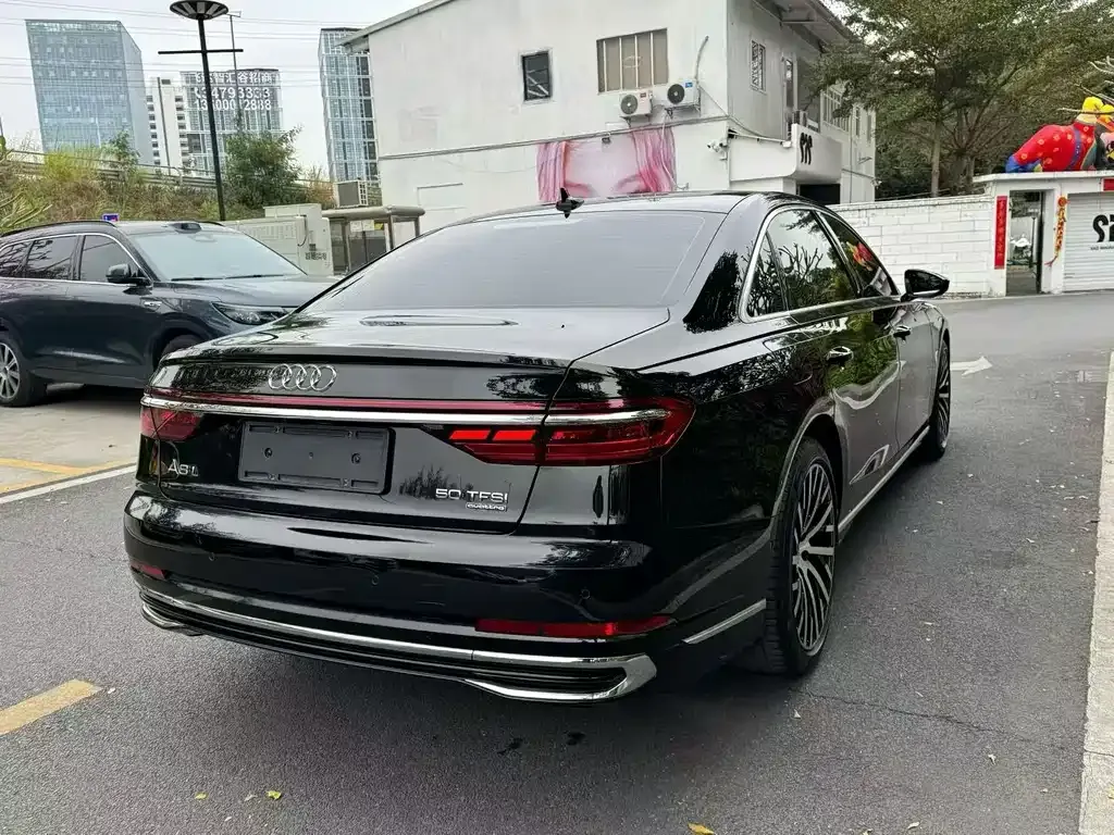 Audi A8 2022 из CN, фото 4