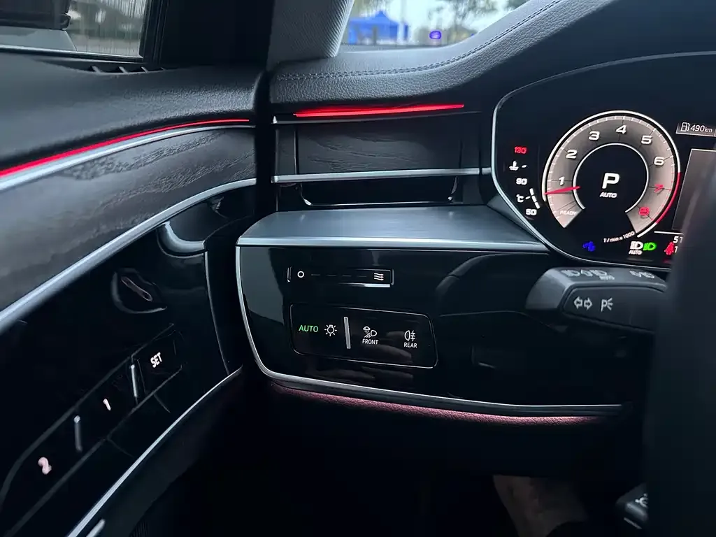 Audi A8 2022 из CN, фото 3