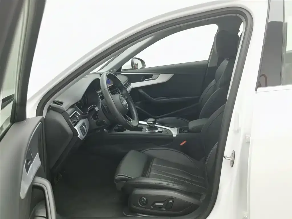 Audi A4L 2022 из CN, фото 6