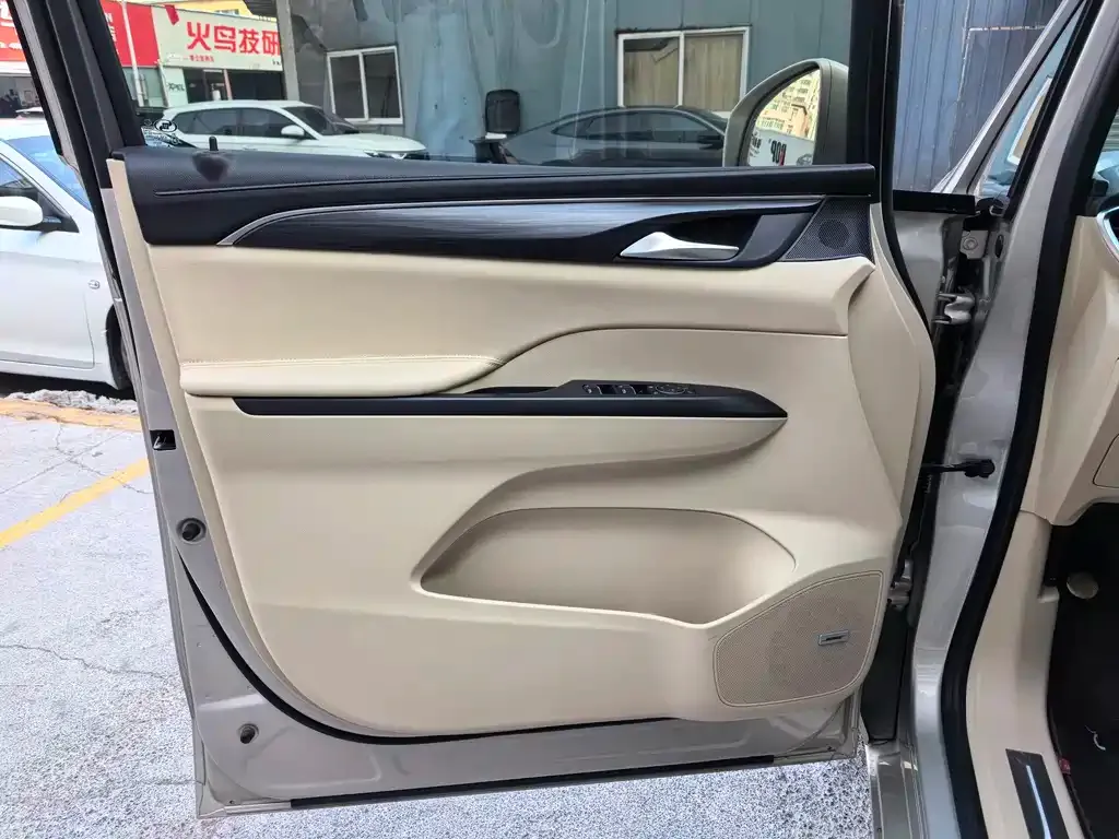 Buick GL8 2022 из CN, фото 3