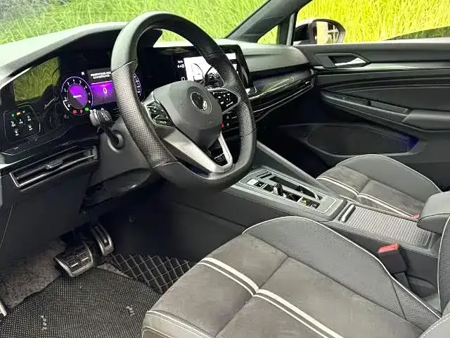 Volkswagen Golf 2023 из CN, фото 2