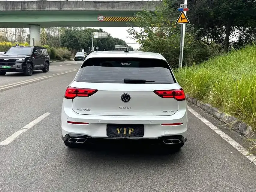 Volkswagen Golf 2023 из CN, фото 8