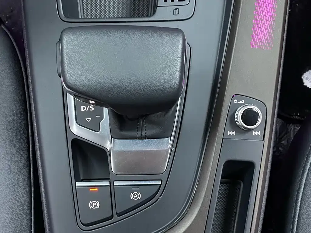 Audi A4L 2024 из CN, фото 8