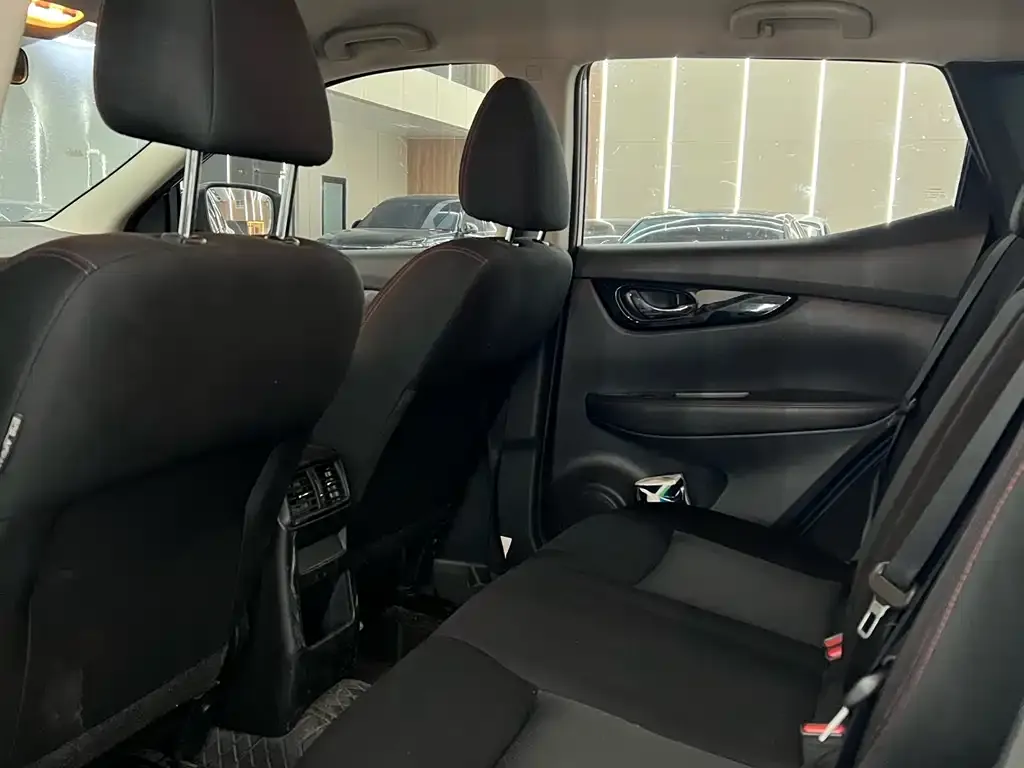 Nissan Qashqai 2021 из CN, фото 2