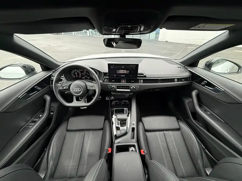 Audi A4L 2024 из CN, фото 5