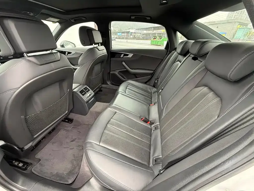 Audi A4L 2024 из CN, фото 3