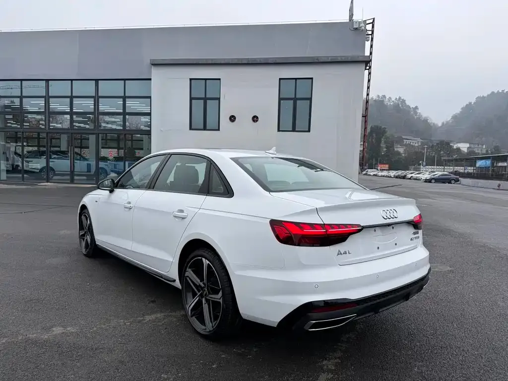 Audi A4L 2024 из CN, фото 7