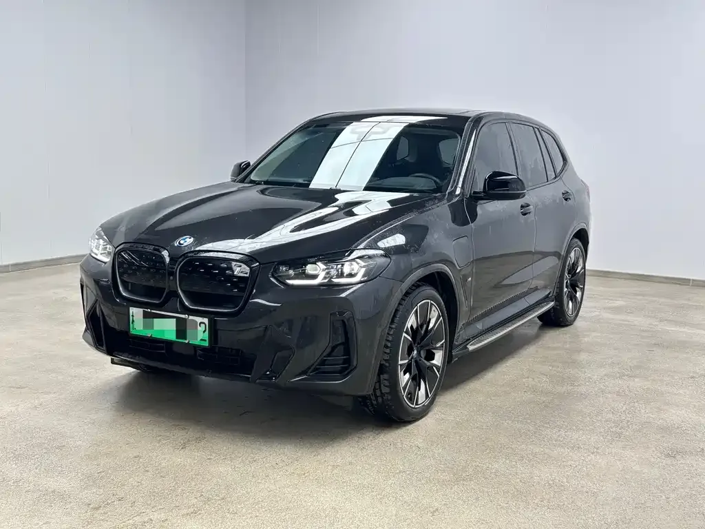 BMW iX3 — фото 1