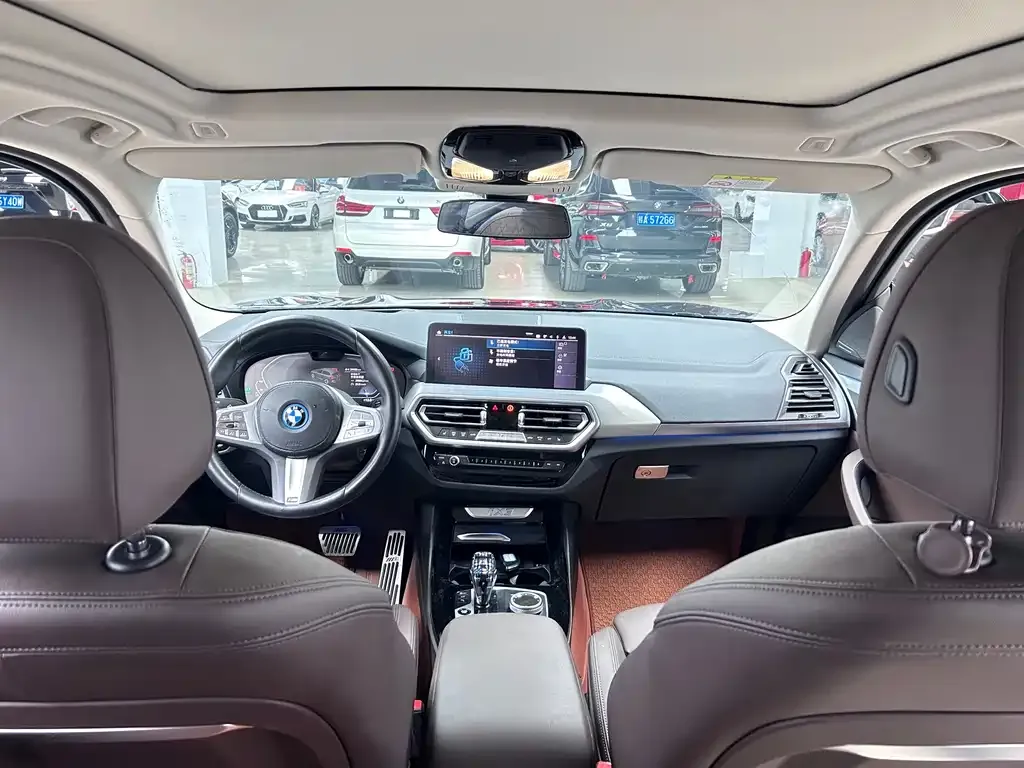 BMW iX3 — фото 2