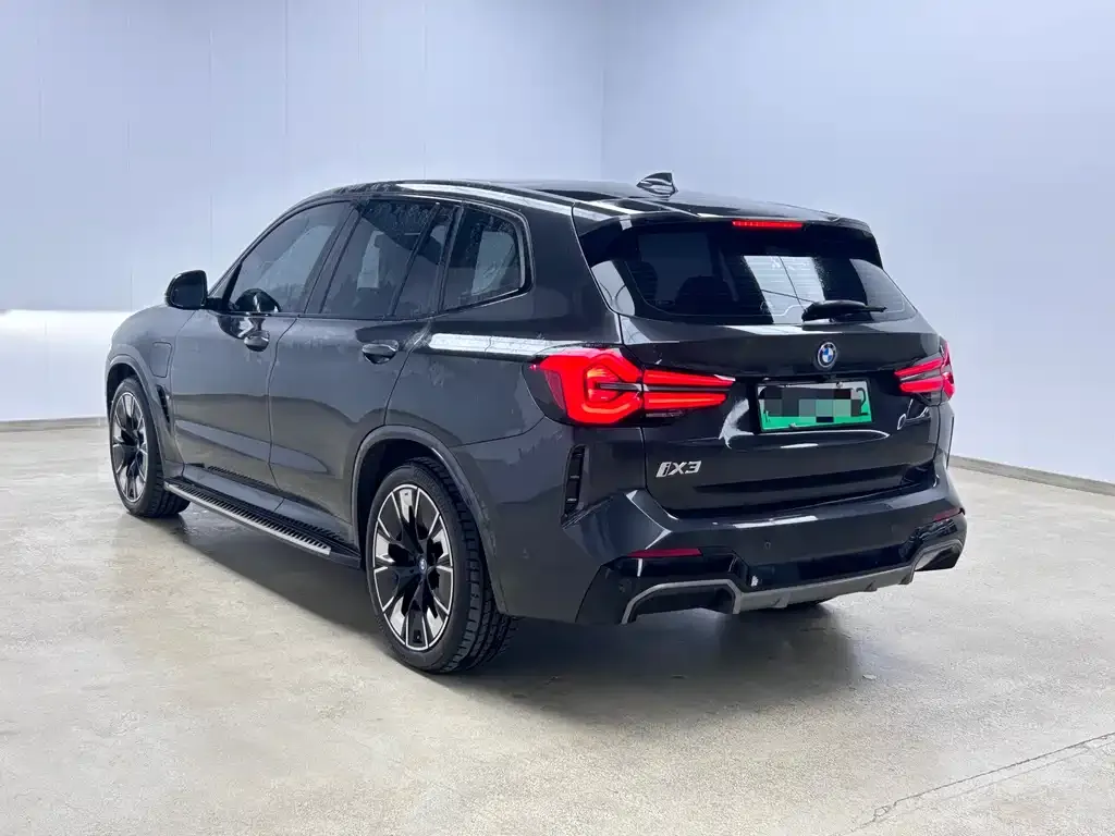 BMW iX3 — фото 4