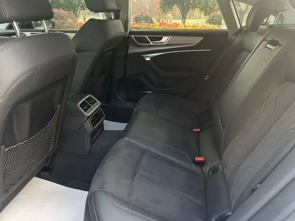 Audi A7 2024 из CN, фото 4