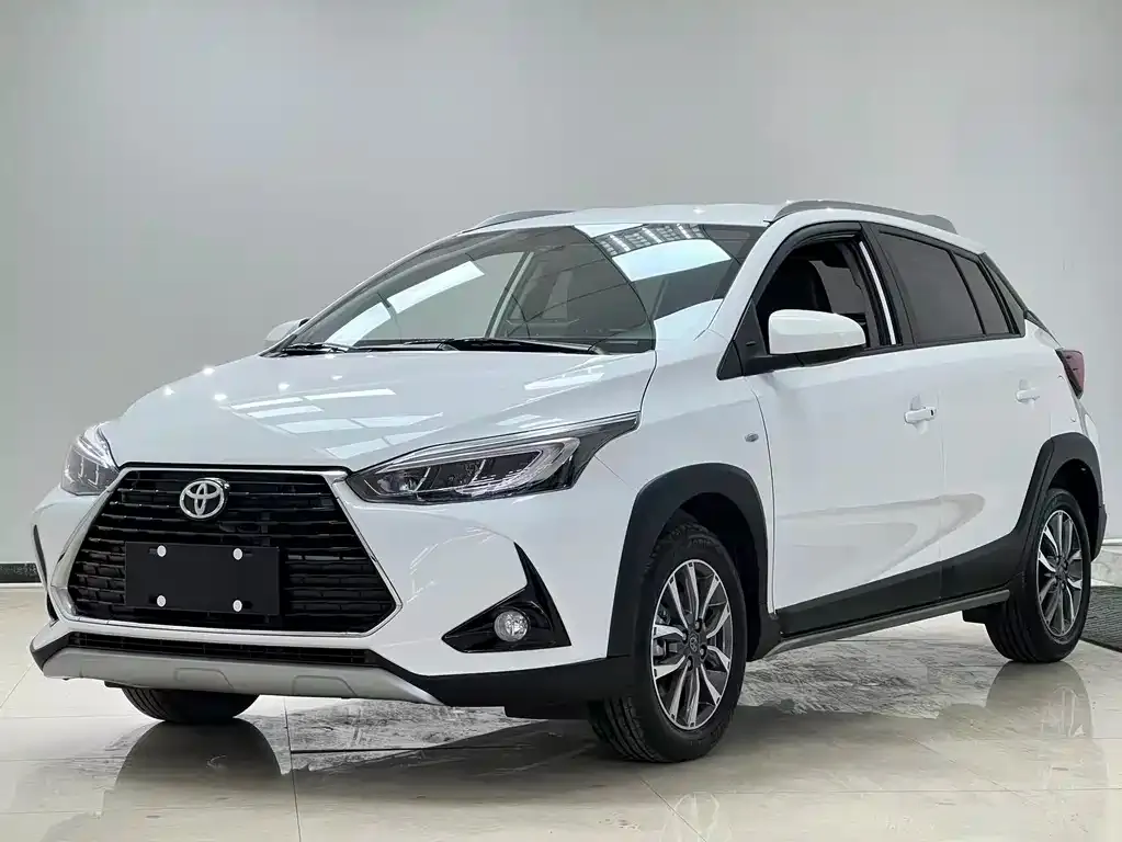 Toyota Yaris L — фото 1