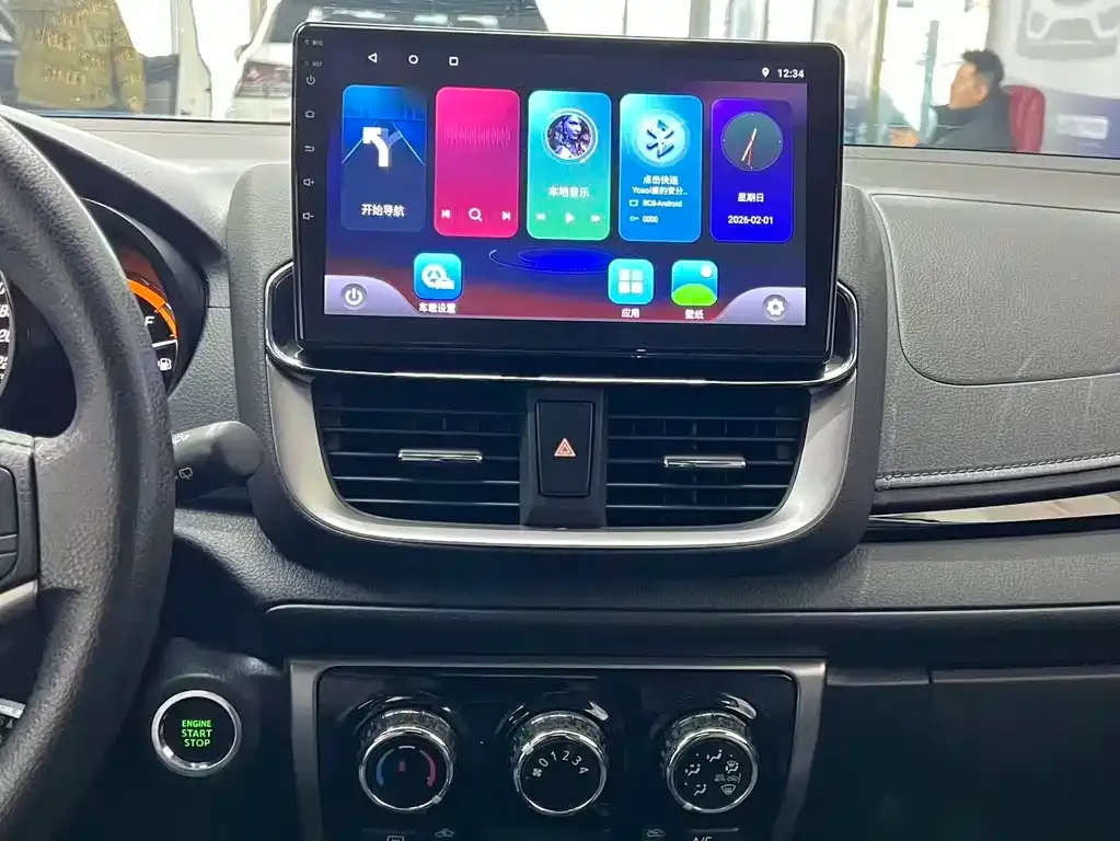 Toyota Yaris L — фото 10