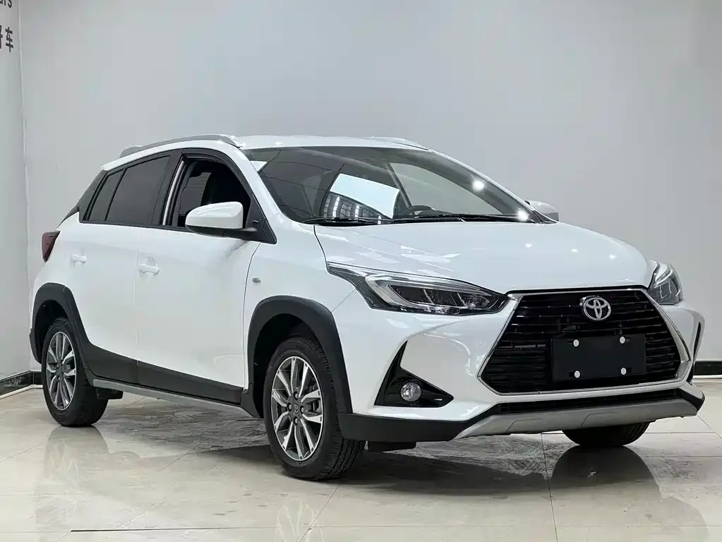 Toyota Yaris L — фото 2