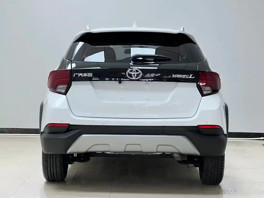 Toyota Yaris L — фото 3