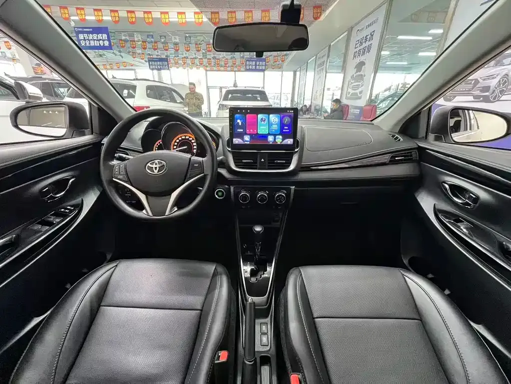 Toyota Yaris L — фото 9