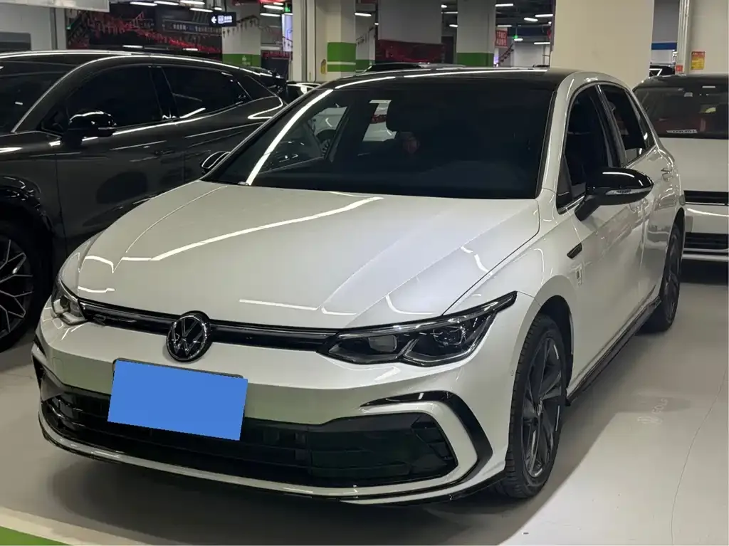 Volkswagen Golf 2024 из CN, фото 1