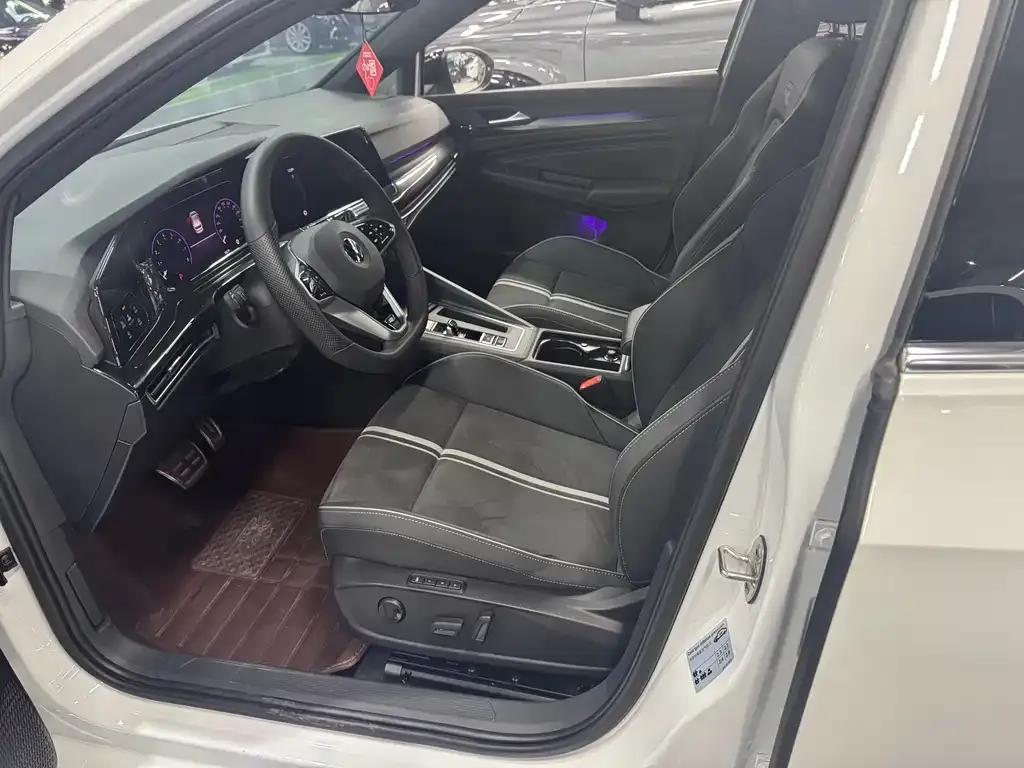 Volkswagen Golf 2024 из CN, фото 8