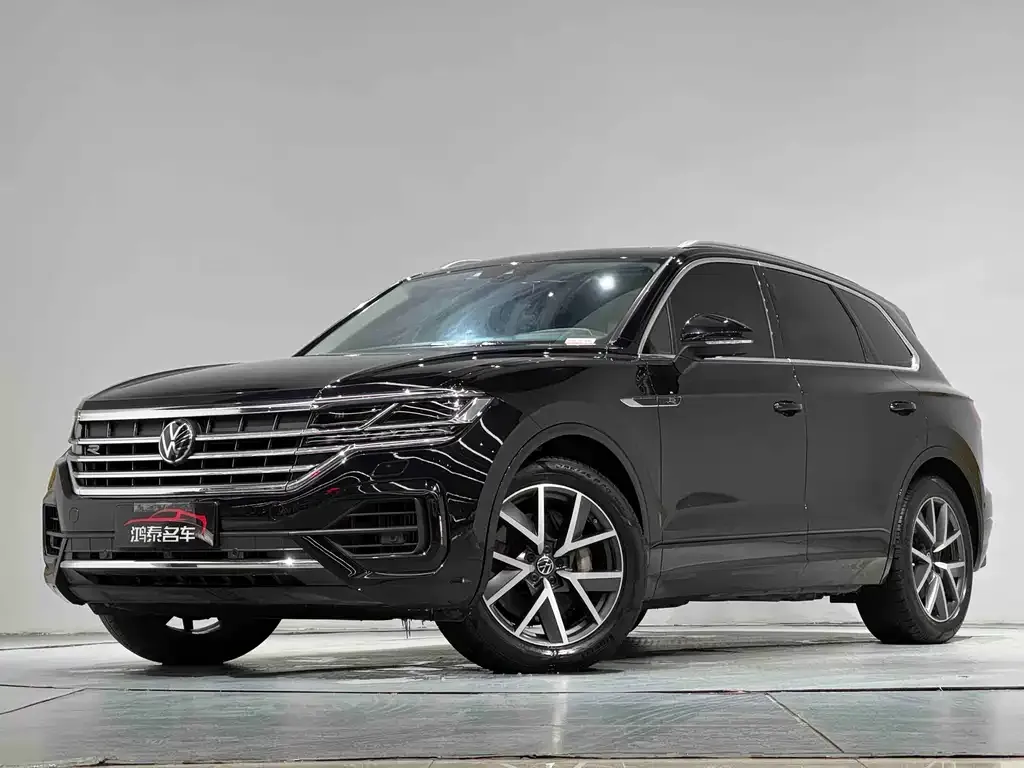 Volkswagen Touareg — фото 1