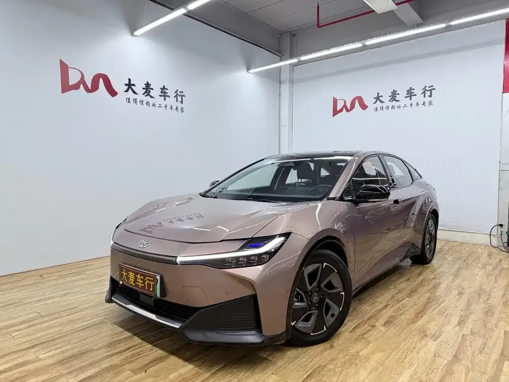 Toyota bZ3 2023 из CN, фото 1