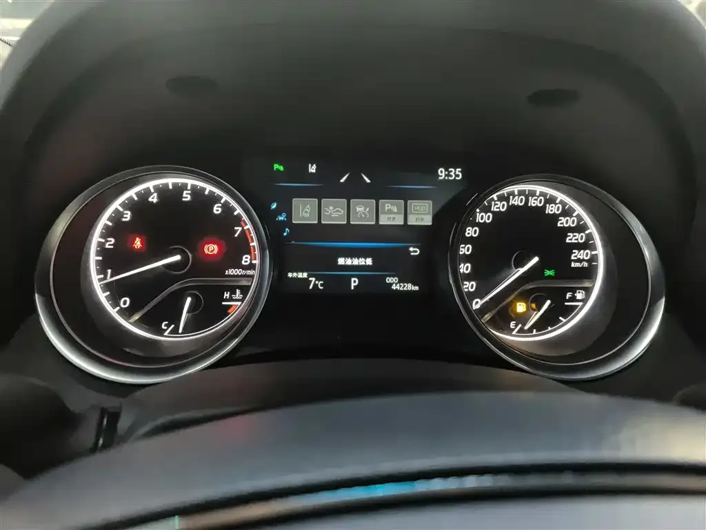 Toyota Camry 2021 из CN, фото 2