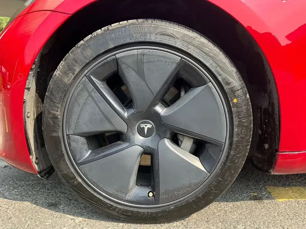 Tesla Model 3 — фото 10