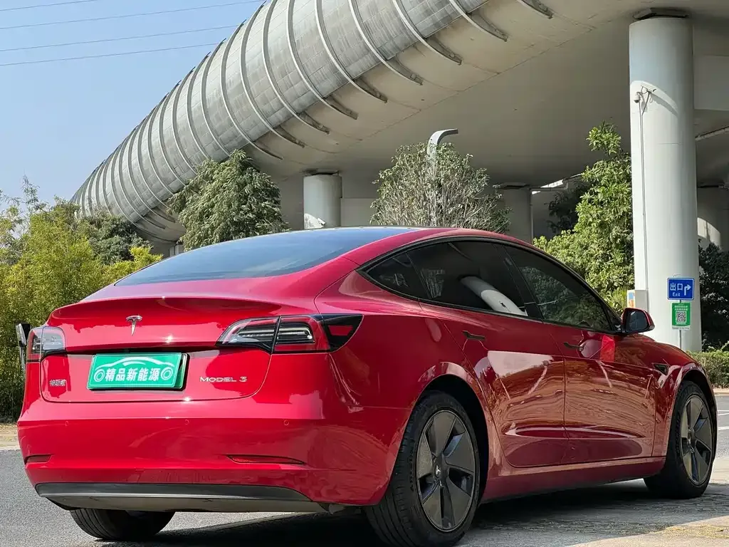 Tesla Model 3 — фото 7