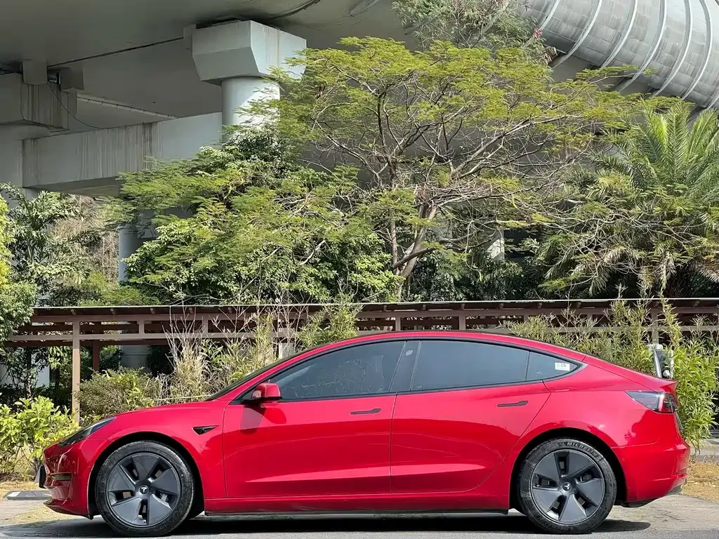 Tesla Model 3 — фото 5