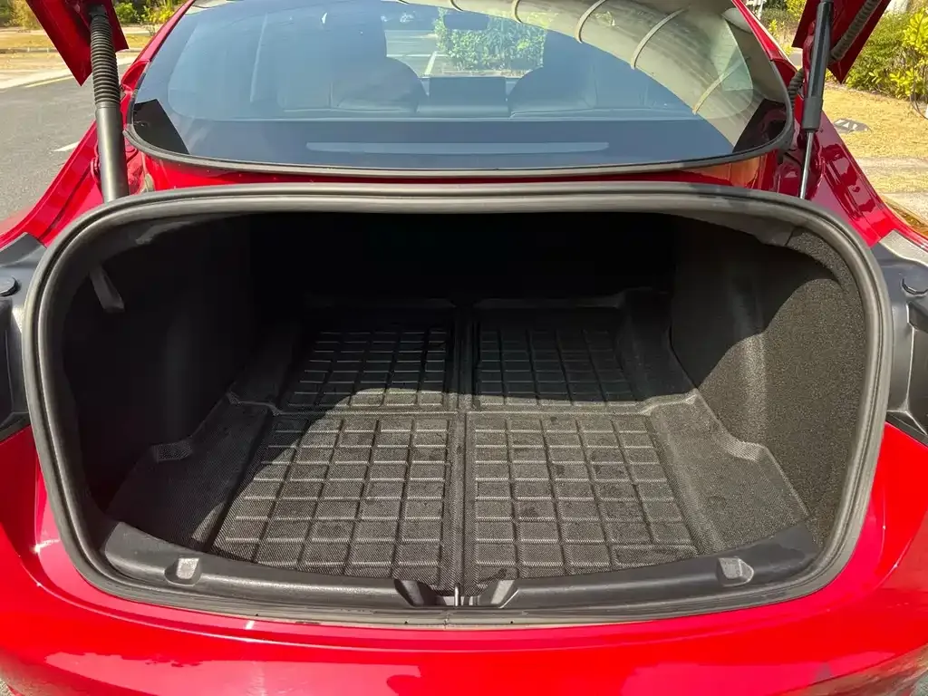 Tesla Model 3 — фото 8