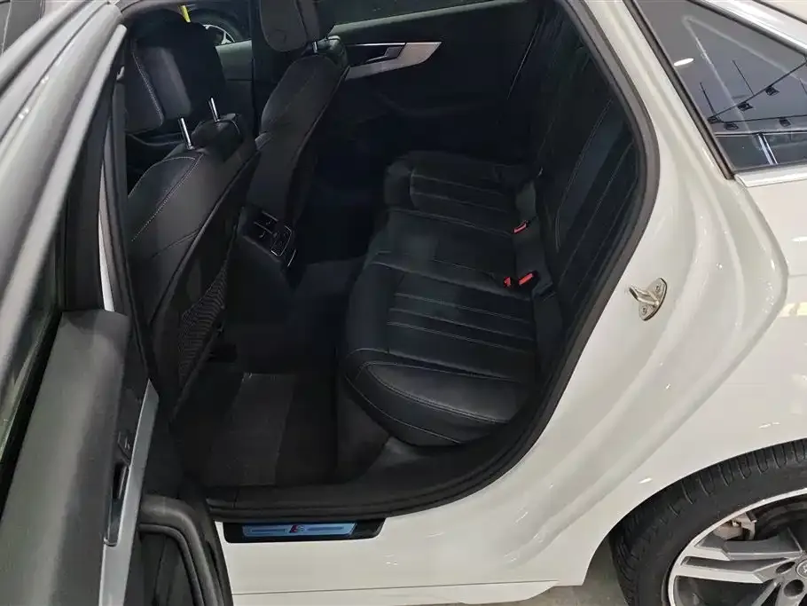 Audi A4L 2021 из CN, фото 10