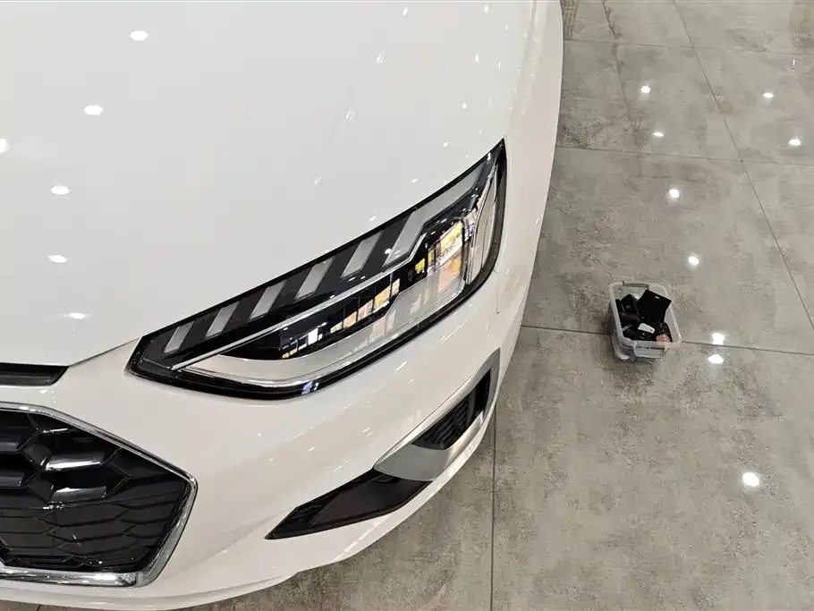 Audi A4L 2021 из CN, фото 3